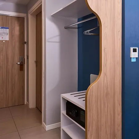 Express - Malta By Ihg Отель